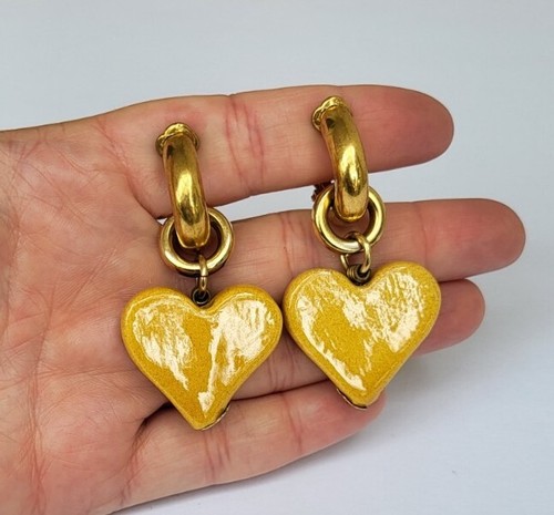 Très belles BOUCLES D'OREILLES CLIPS COEUR signées ZOE COSTE couleur jaune - Foto 2 di 17