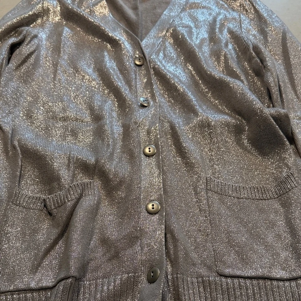 Cárdigan Chico's Plateado Metálico Talla 1 (Mediano/8) Foto 3 de 4