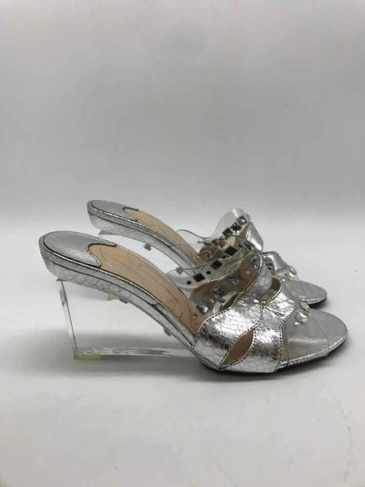 Tacones de cuña sin cordones J Renee plateados talla 7 usados Foto 4 de 4