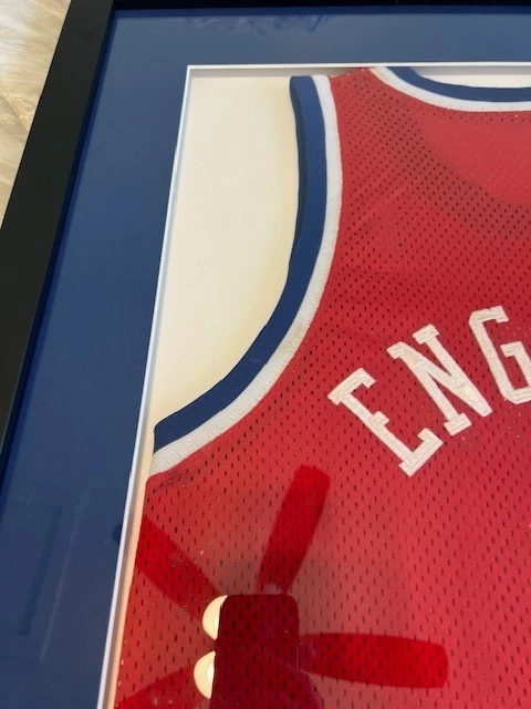 Баскетбольная футболка с автографом Алекса из Англии в профессиональной рамке NBA All-Star - Изображение 3 из 4
