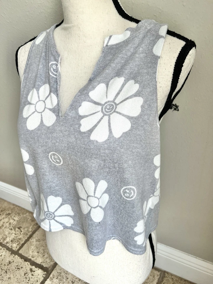 Camiseta sin mangas corta para mujer talla M Gilly Hicks gris estampado floral recortada salón suave Foto 2 de 4