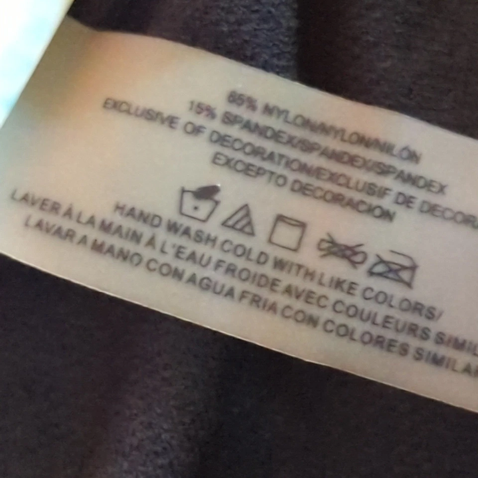 Traje de baño Leilani negro halter de una pieza detalle cruzado talla 16 Foto 4 de 4