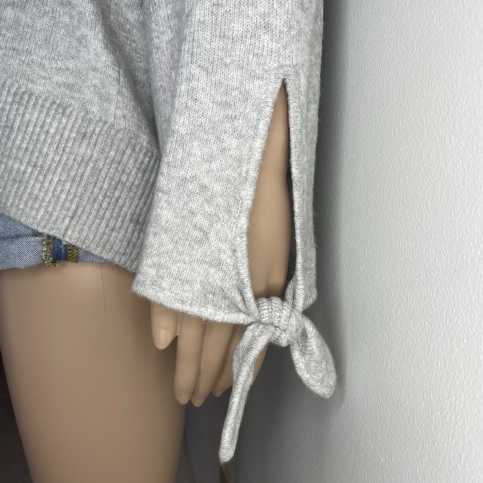 LOFT Solid Light Gray Round Neck Long Sleeve Pull… - image 4