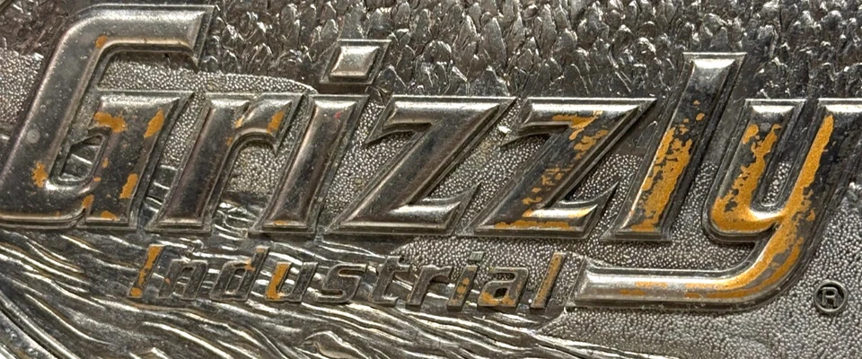 Placa metálica Grizzly Industrial desde 1983 Foto 2 de 4