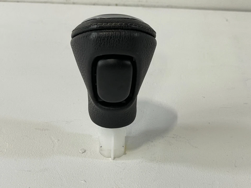 17 - 20 INFINITI QX60 AUTOMATIC TRANSMISSION GEAR SHIFT SHIFTER KNOB OEM # 81993 - Image 3 of 4