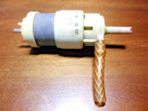 1984 Mercedes-Benz 380SL R107 - Windshield Washer Motor P.N. 1238690021 - Picture 2 of 5