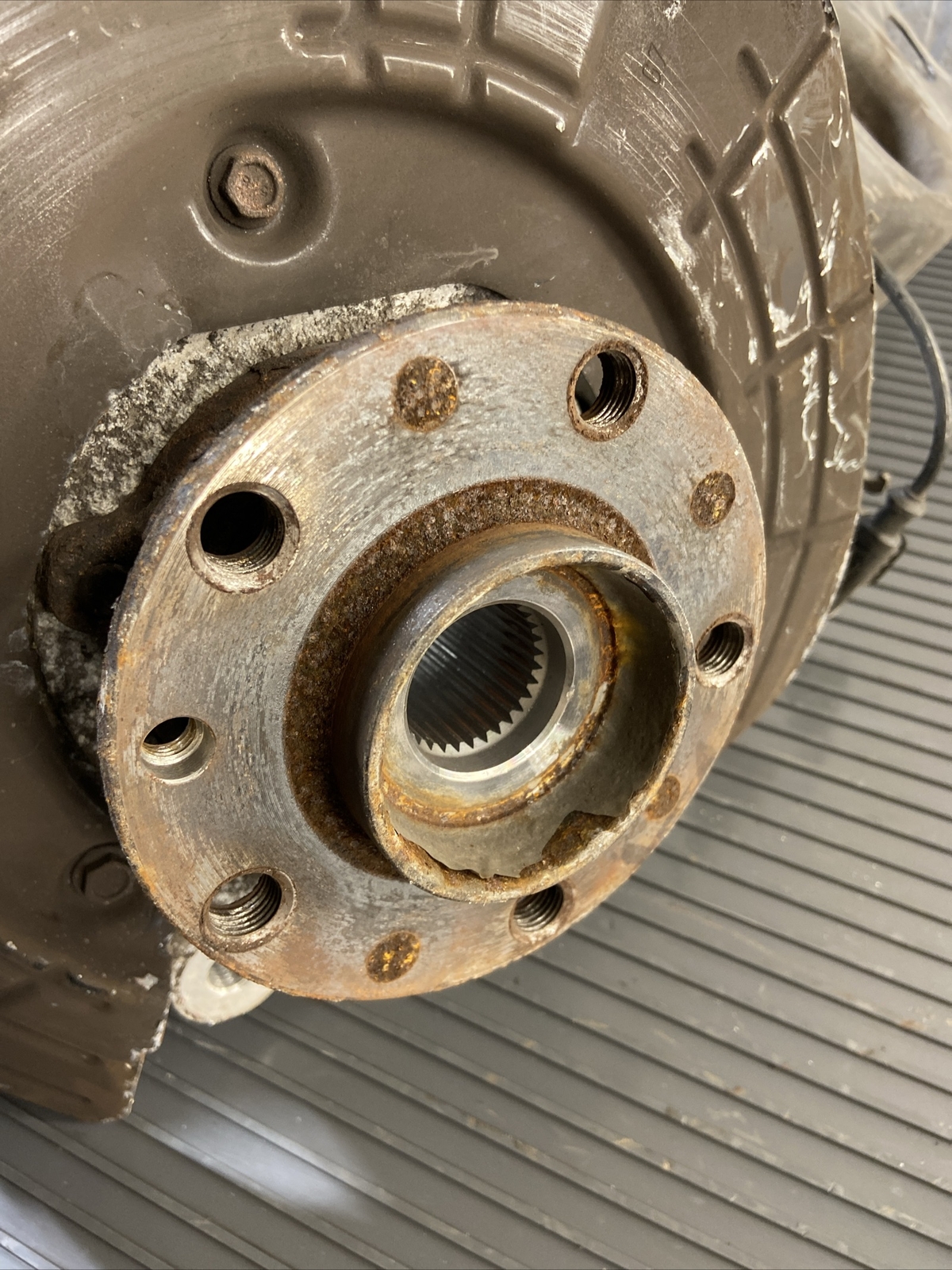 2014-2016 Maserati Ghibli M157 Rear Right Spindle Knuckle Hub OEM