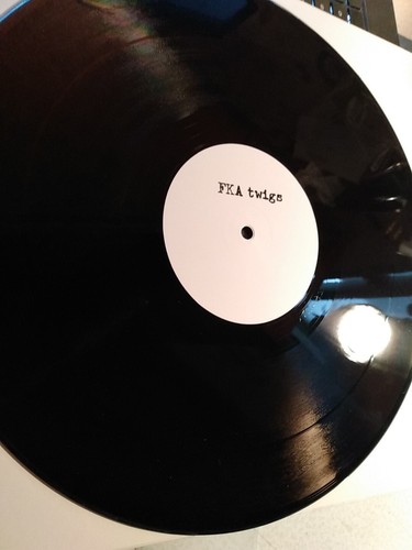 FKA TWIGS ~ EP1 ~ VINYL ~ REISSUE ~ UK 2017 - Picture 3 of 4