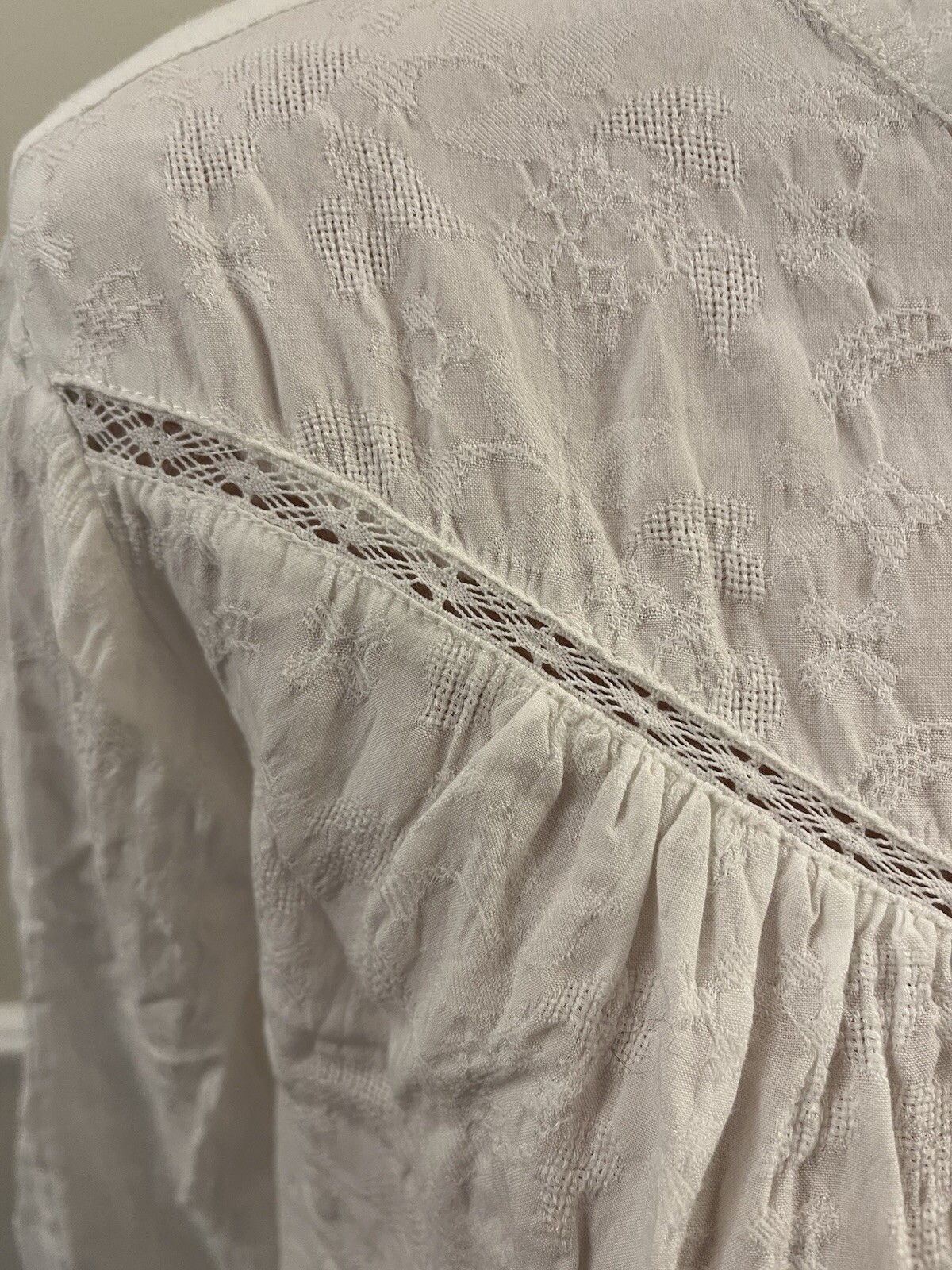 And/Or Delicate Patterned White Buttoned Blouse- … - image 8