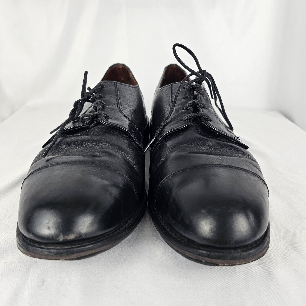 Allen Edmonds Men display picture 2