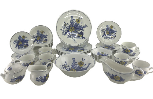 Wedgwood Enoch Surrey 7 piece place settings x 6 sets plus 4 serving pieces EUC