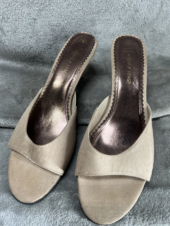 Vtg Y2k White Stag Woman’s 8 Tan Faux Silk Kitten Heels Slide Sandals Sexy - Image 3 of 4