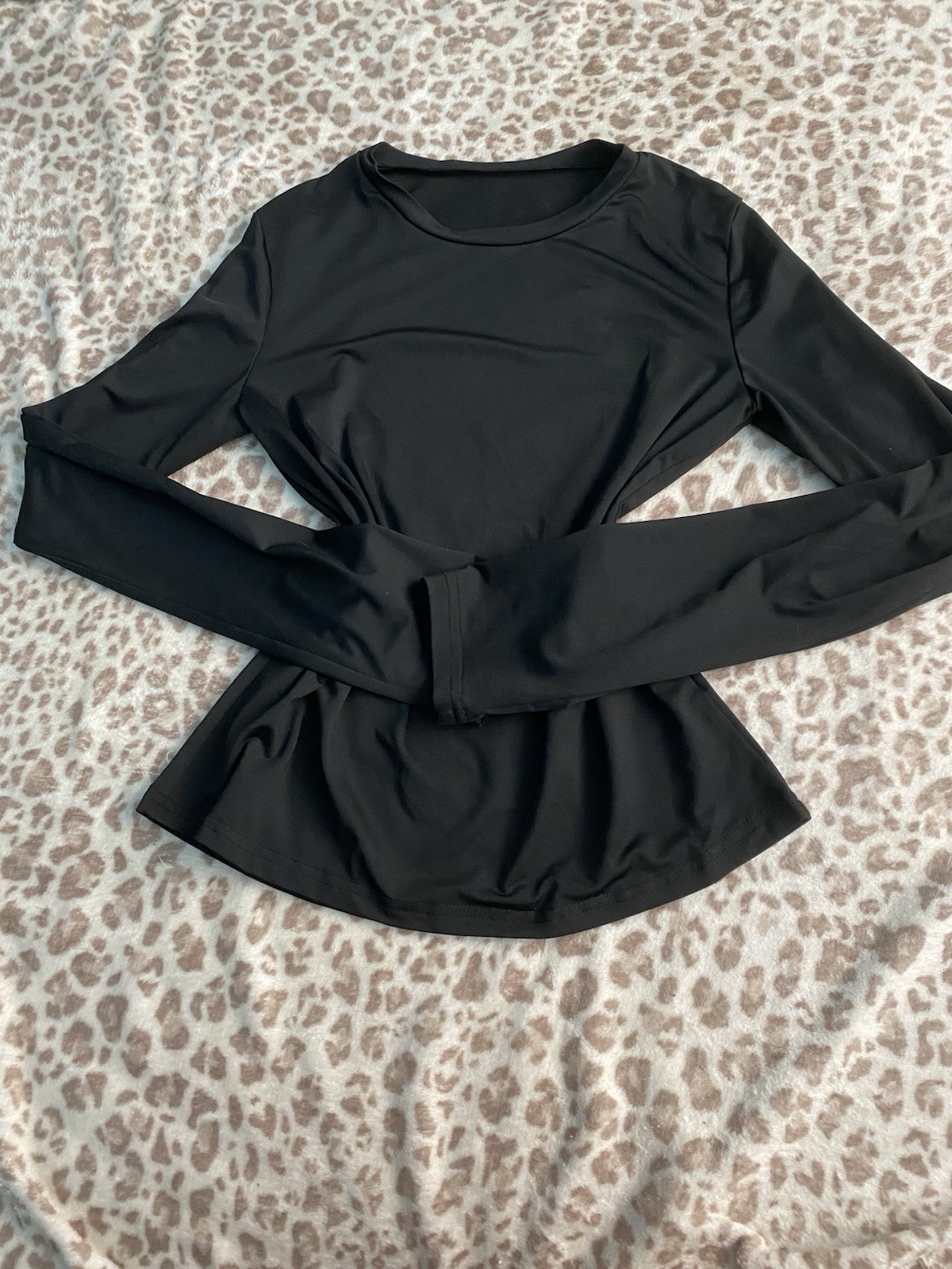 black fitted long sleeve top 🖤