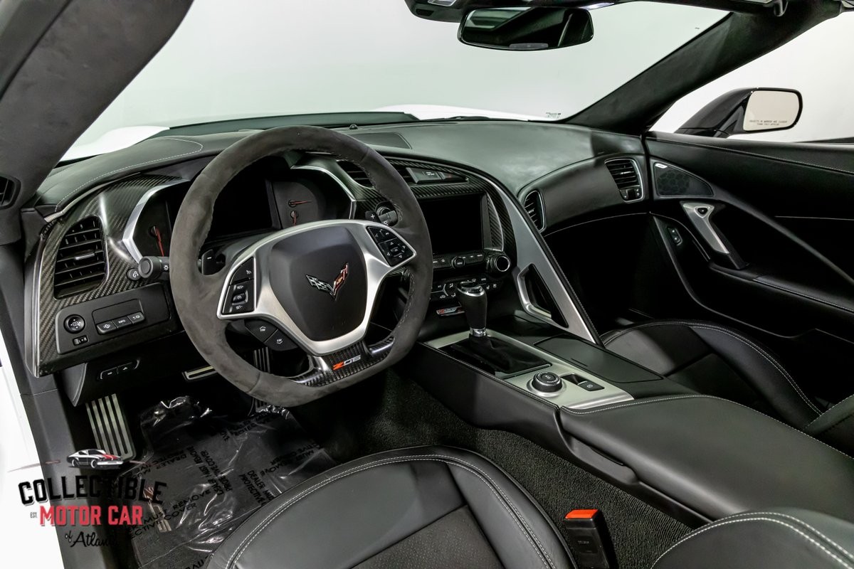 2015 White Chevrolet Corvette   | C7 Corvette Photo 3