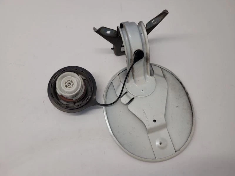 Дверца топливного бака 2006-2011 BUICK LUCERNE белая 25760487 06-11 - Изображение 3 из 4