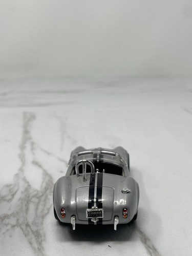 Road signature 1:64 scale 1964 SHELBY COBRA 427 S/C Die Cast Silver car Model - Picture 5 of 7