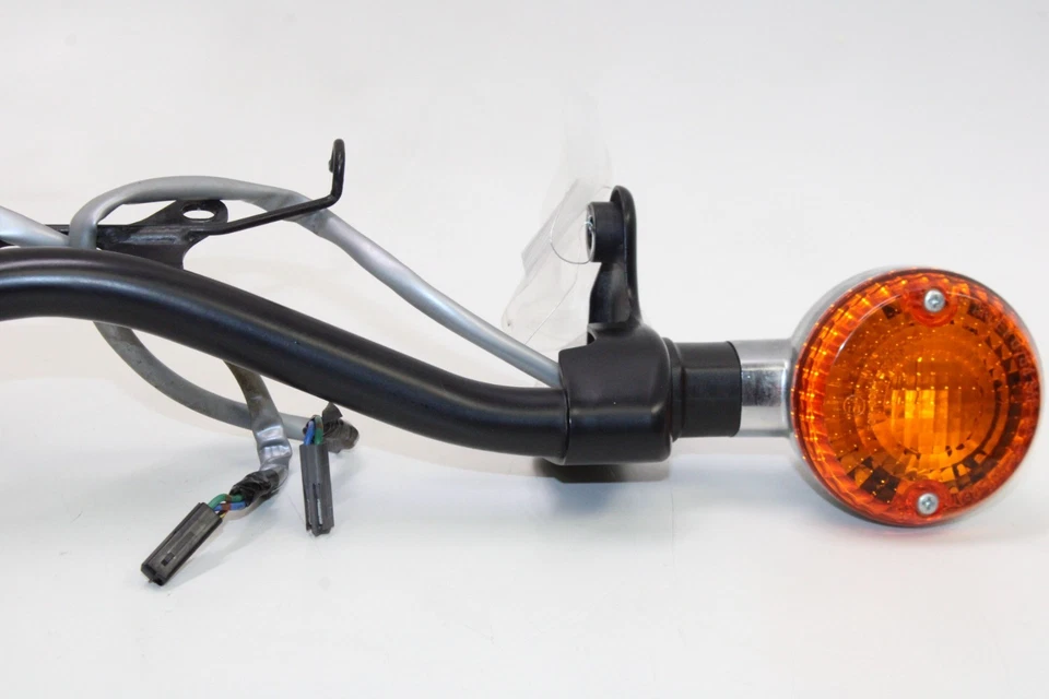 2012 KAWASAKI VULCAN 900 VN900B CLASSIC OEM FRONT TURN SIGNAL PAIR W BAR - Image 3 of 4