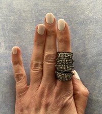 Anello dichiarazione articolato 00’s River Island Diamanté/Gunmetal Rock/Goth nuovo senza etichette