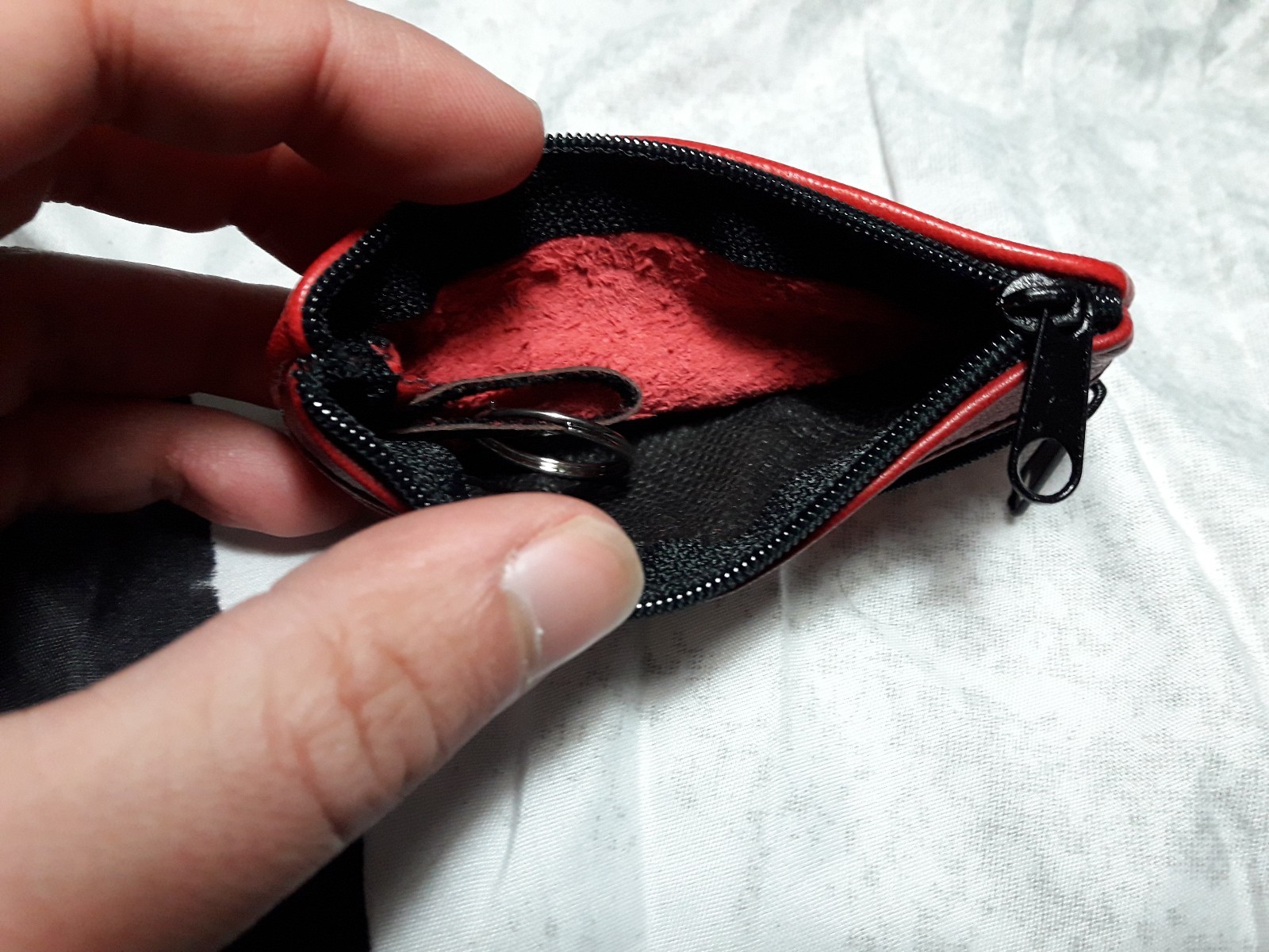 monedero de piel rojo