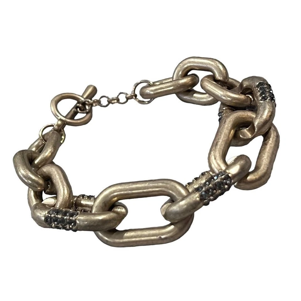 Brazalete Kenneth Cole de eslabones de cristal con estrás tono dorado mate cierre de palanca Foto 2 de 4