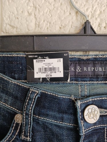 NWT Rock & Republic Kasandra Bootcut Jean-Embellish Back Pockets 6 M Bottoms Up - Picture 2 of 10