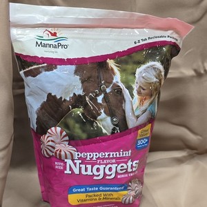 Manna Pro Peppermint Flavor Nugget Horse Treats, Resealable Pack, 300+