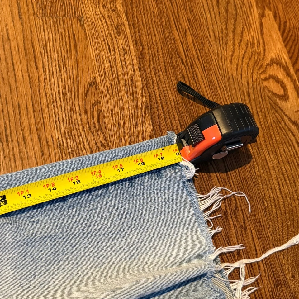 Vintage Levi's 501 Button Fly Denim Jean Cut Off Shorts 36x20 - Image 4 of 4