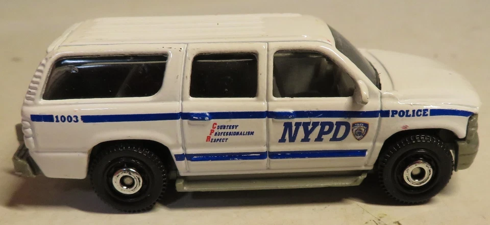 1999 MATCHBOX '00 CHEVY SUBURBAN NYPD WHITE 1:76 DIECAST 3" POLICE TRUCK W BLUE - Image 2 of 4