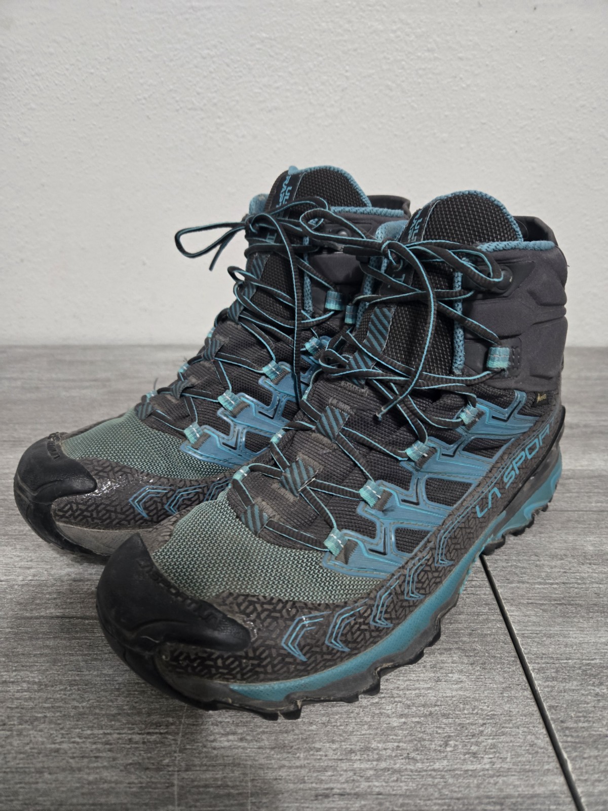 Bota de Senderismo La Sportiva Ultra Raptor II Mid GTX para Mujer Talla 9US 40.5EU Azul Gris