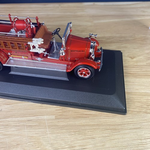 Fire Engine Signature Series 1932 Buffalo Type 50 Diecast Plastic Case 1:43 - Picture 7 of 13