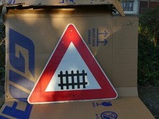 Eisenbahnschild beschrankter Bahnübergang