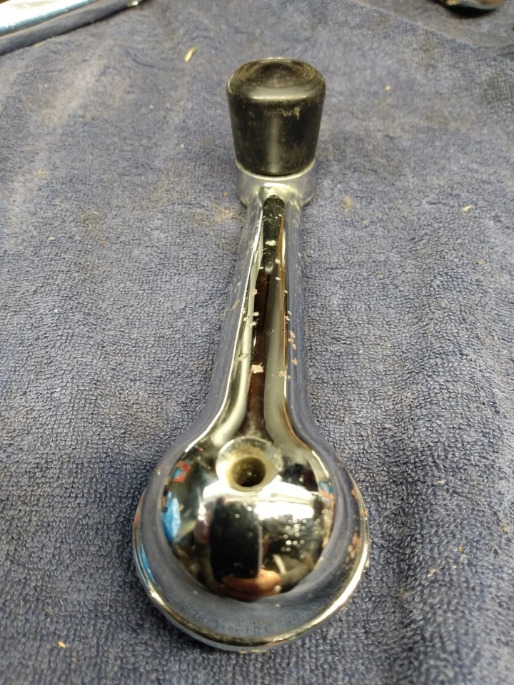 Camiones Studebaker 1949-64 cabina C ~ manivela ventana interior ~ 652204 Foto 2 de 4