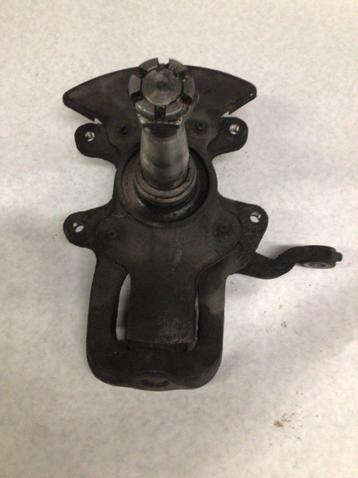 80 TO 89 ROLLS ROYCE SILVER SPUR SPIRIT DAWN RIGHT FRONT SPINDLE KNUCKLE for hub