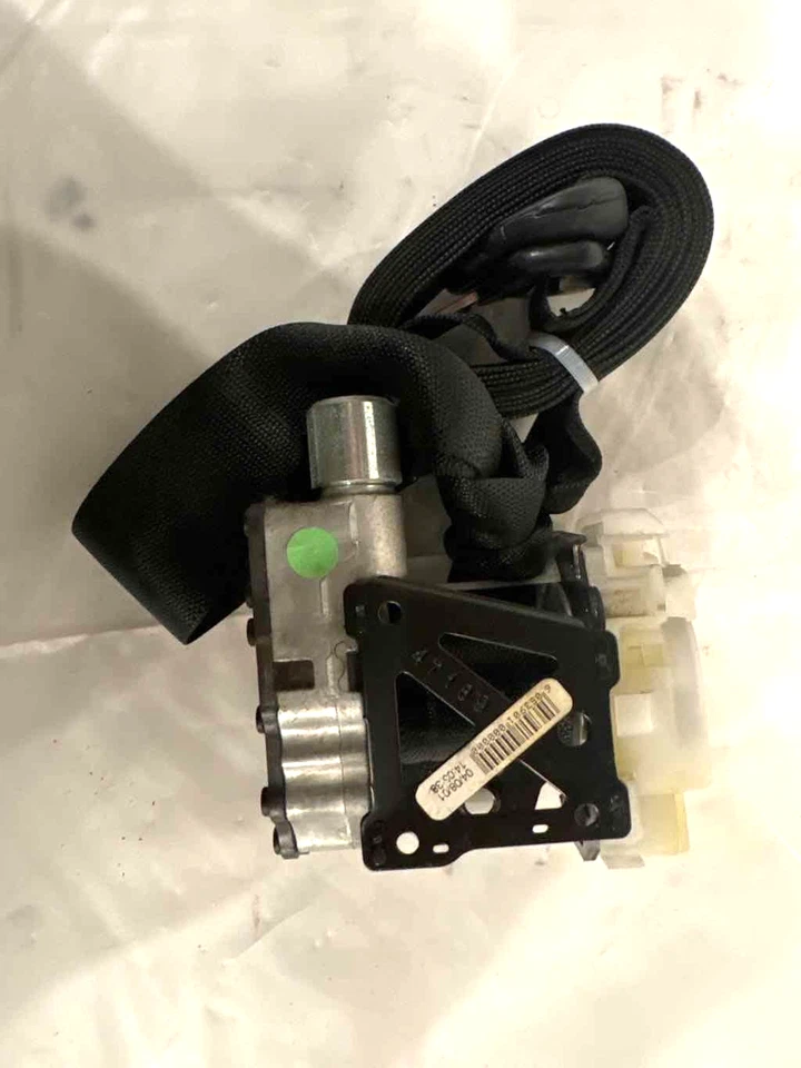 2002 - 2005 MERCEDES BENZ C230 Front Seat Belt Left Driver Side 2.3L 4 Cylinder - Image 2 of 4