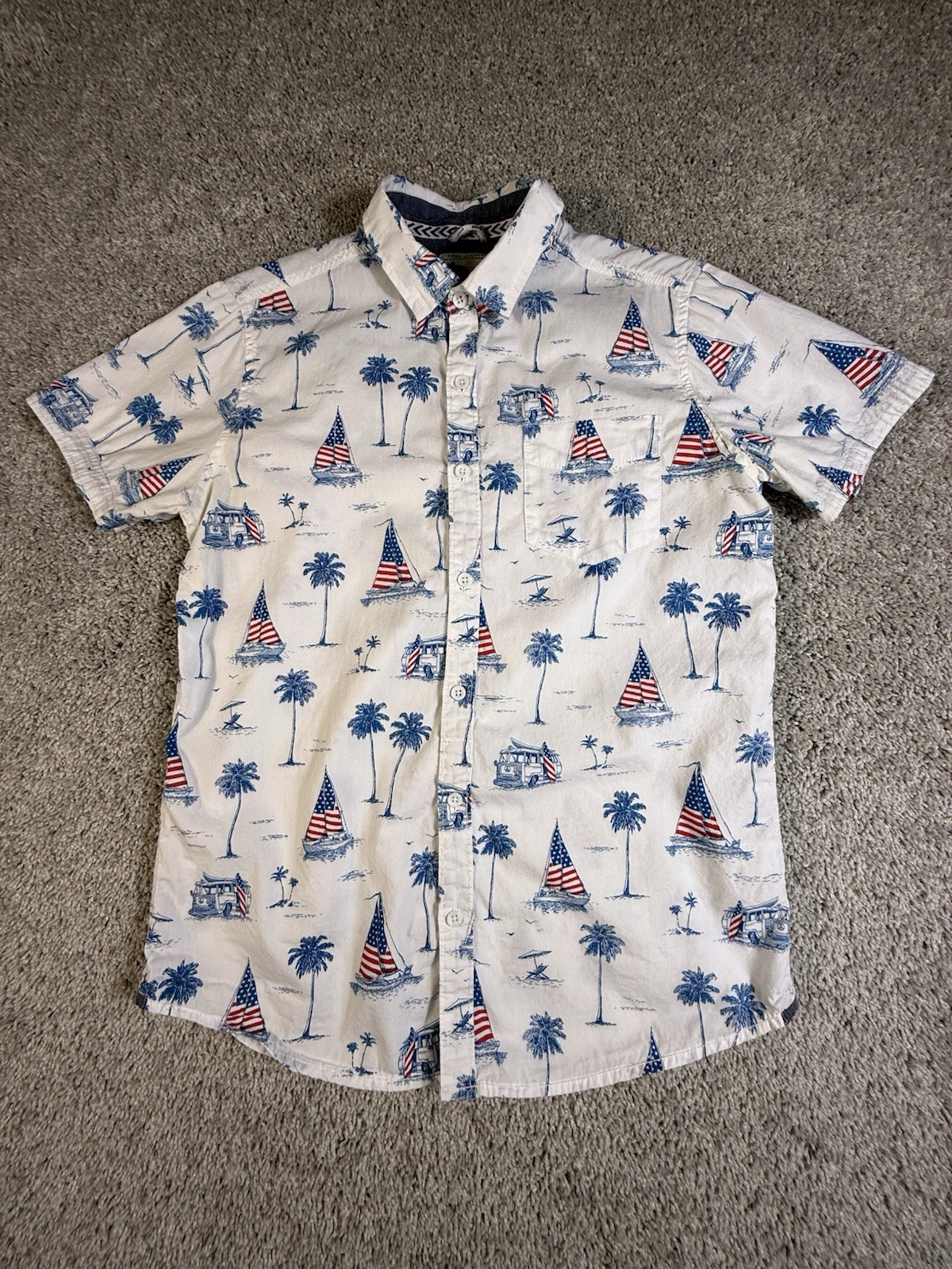Free Planet Men's M Short-Sleeve Button-Up Shirt - Tropical American Flag Print