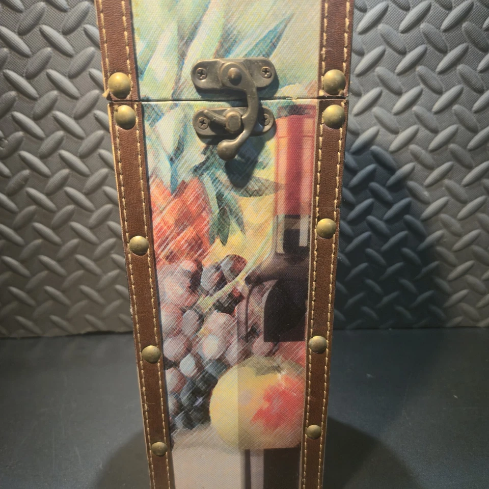 Caja de regalo de vino individual New Elements con uvas - 14 3/4" de alto - Borde de cuero Foto 2 de 4