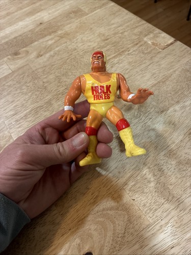 WWF Hasbro  Hulk Hogan Action Figure 1990 Series 1...