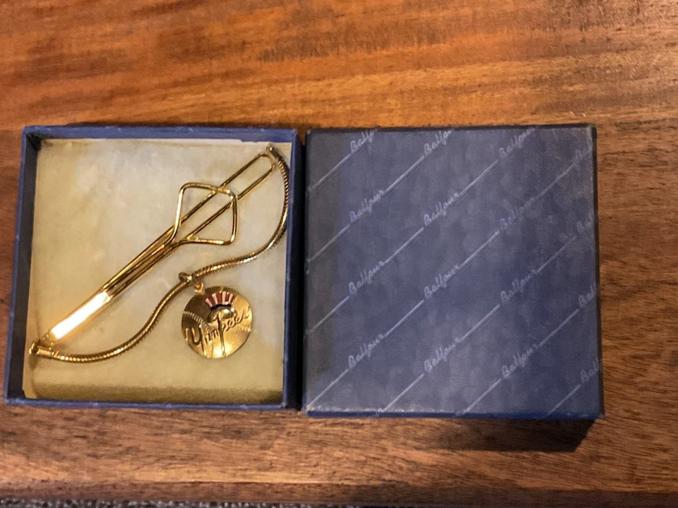 New York Yankees BALFOUR Tie-Bar / Tie-Clasp with Box Bottom 1950s New - Image 4 of 4