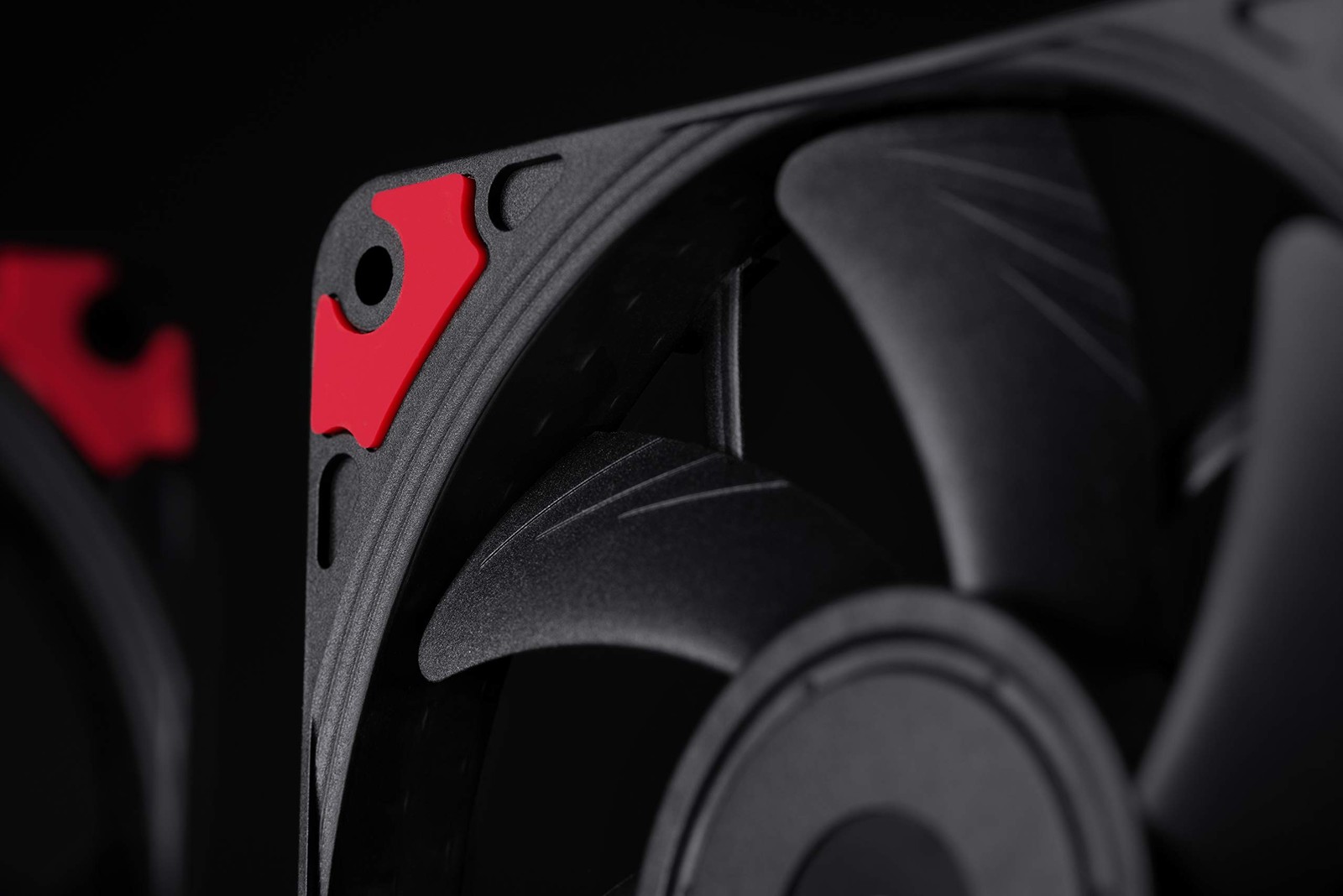 Noctua NF-A12x15 PWM chromax.Black.swap, Premium Quiet Slim Fan, 4-Pin (120x1...