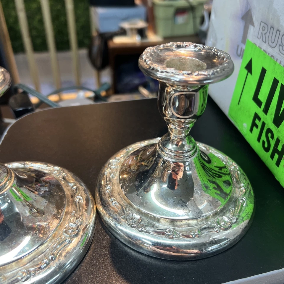 Par de candelabros Oneida plateados resistentes al deslustre Japón de colección ornamentados Foto 3 de 4