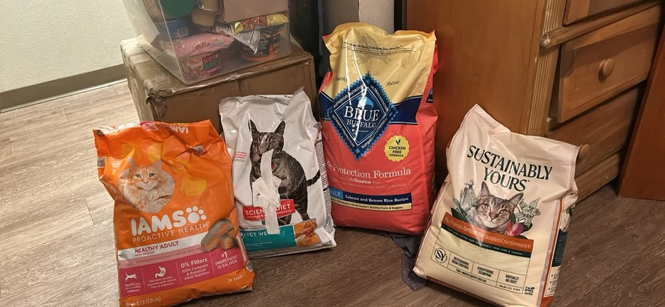 Alimentos para perros y gatos Foto 2 de 4