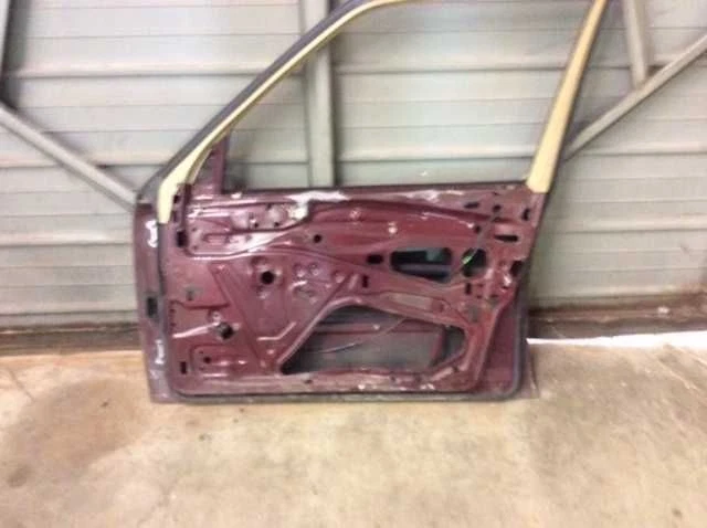 87 88 89 MERCEDES BENZ 260E 300E FRONT RIGHT DOOR SHELL ELECTRIC | BURGUNDY Foto 4 de 4