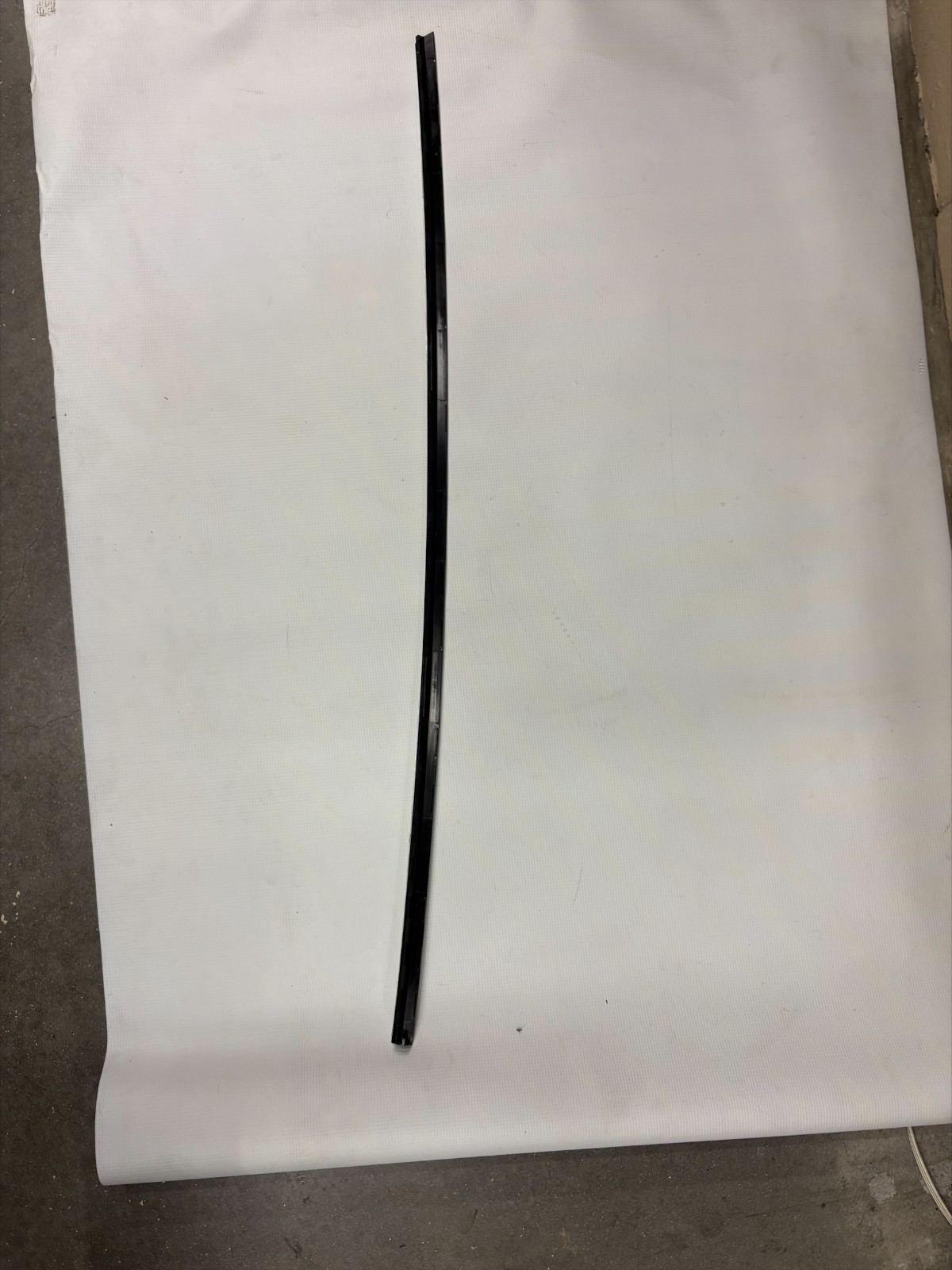 (HY53-F20563-BA) ASTON MARTIN DOOR WAIST FINSHR LH