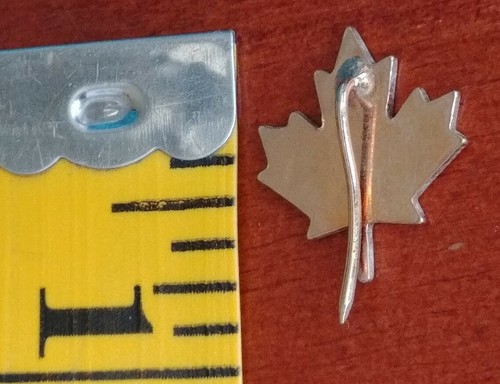 Vintage Canada Canadian Maple Leaf Lapel Pin - Picture 4 of 12