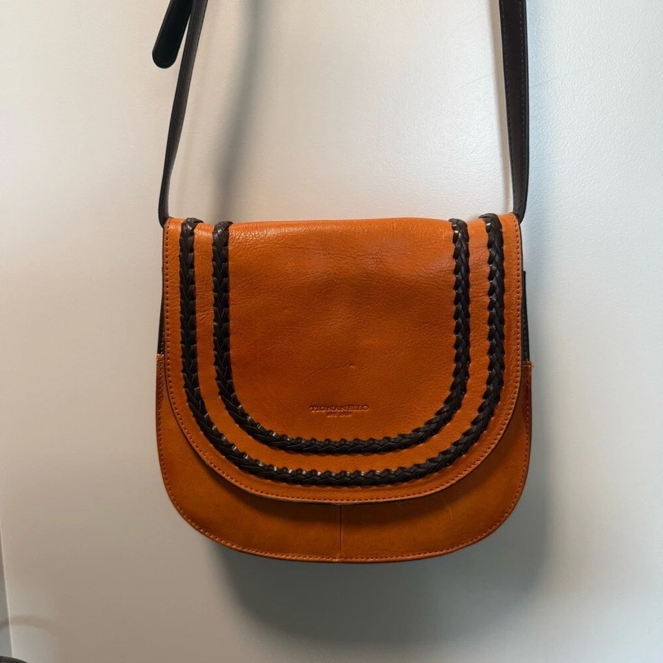 Bolso Bandolera Estilo Acordeón Tignanello Naranja Cuero Solapa Frontal Foto 2 de 4