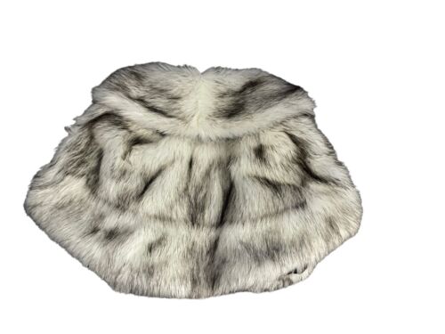 New Juicy Couture White Faux Fur Shrug. Women’s Size Small / Extra Small - Picture 3 of 5