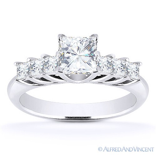Anillo de compromiso de 7 piedras de oro blanco de 14 k de moissanita brillante para siempre de corte cuadrado - Imagen 2 de 5