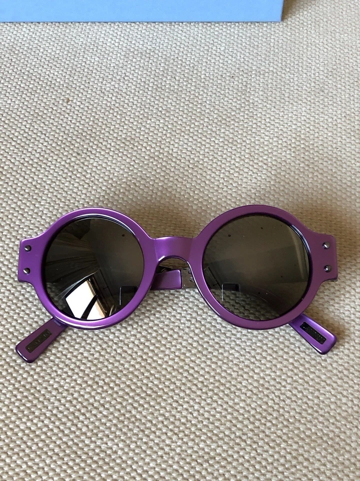 Женские солнцезащитные очки Lanvin в круглой сиреневой оправе сделаны в Италии - Изображение 2 из 4