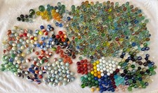 Vintage Lot Of 730 Glass Marbles Different Colors  Sizes Some UV Reactive 8lbs