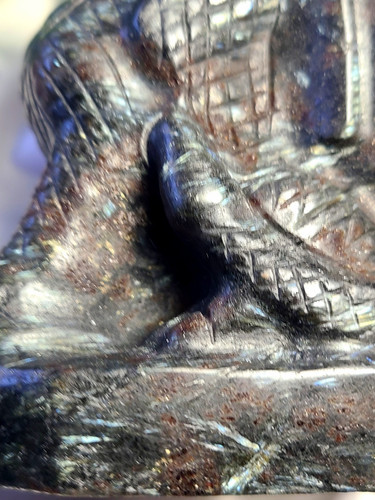 Rara grande scultura cristallo intaglio drago volante arfvedsonite granato 4,2" 534g - Foto 15 di 20